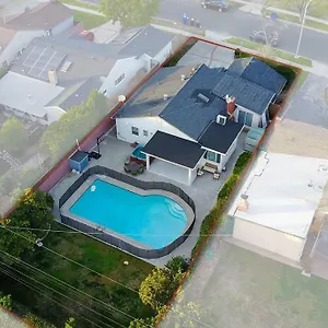 Hollywood Dream Pool & King Beds Holiday home