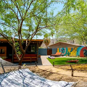 The Hummingbird House, Sauna & Mountain Views! , Phoenix United States